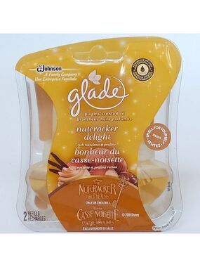 GLADE Plug-ins Scented Oil Nutcracker Delight Rich Hazelnut and Praline 2 Refill